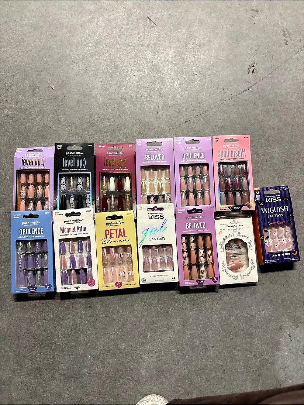 KISS Voguish Fantasy Limited Edition Glow in the Dark False Nails Glow in the